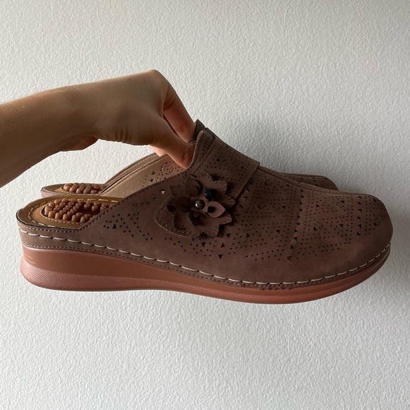 Shoes - Comfort Slip-On Clog with Floral Accent - Brown